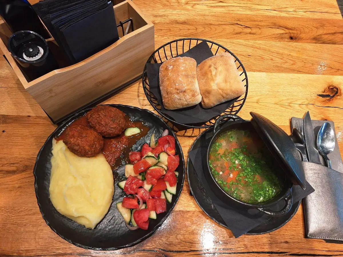 Preparate din meniul zilei la Craft Rebel Food