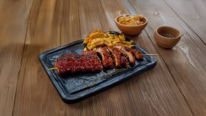 Coaste de porc gătite în dulceaţă de ardei iute