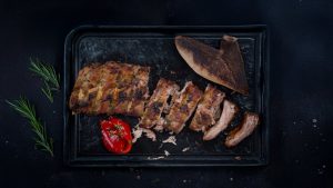 Coaste tradiţionale de porc la grătar